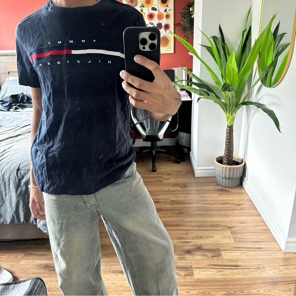 Vintage Tommy Hilfiger Men's Medium Navy Short Sleeve T-shirt - Picture 7 of 7